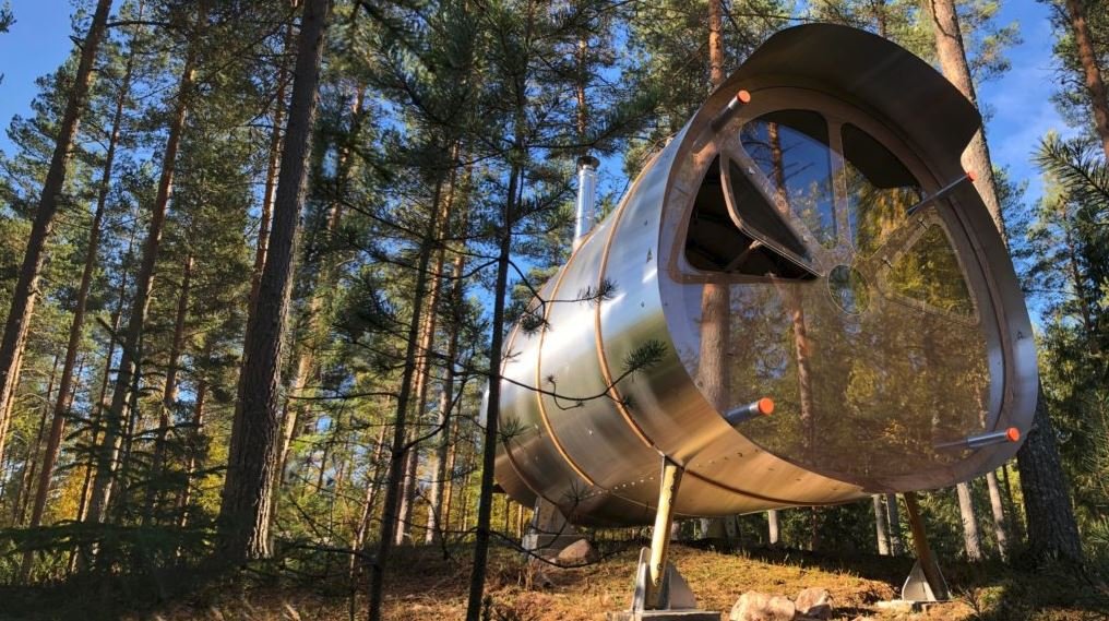 This Tiny Cabin is Impressed by an Airplane Fuselage