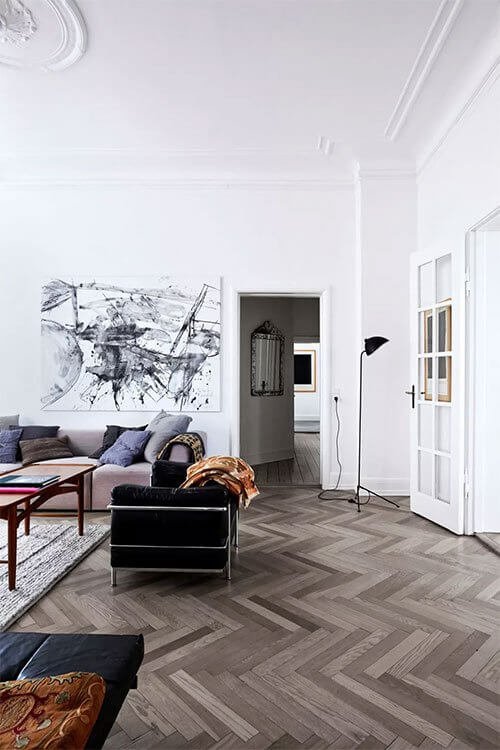 When fashionable meets interval: The Insider